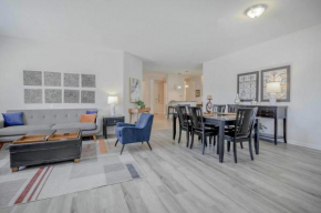 Huge ! Vista Cay Hideaway Corner Condo Near Parks & Int'l Dr